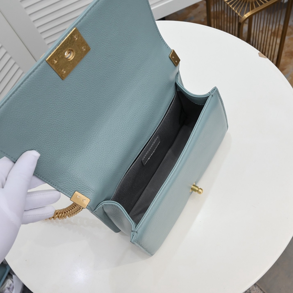 シャネルバッグ着用イメージ